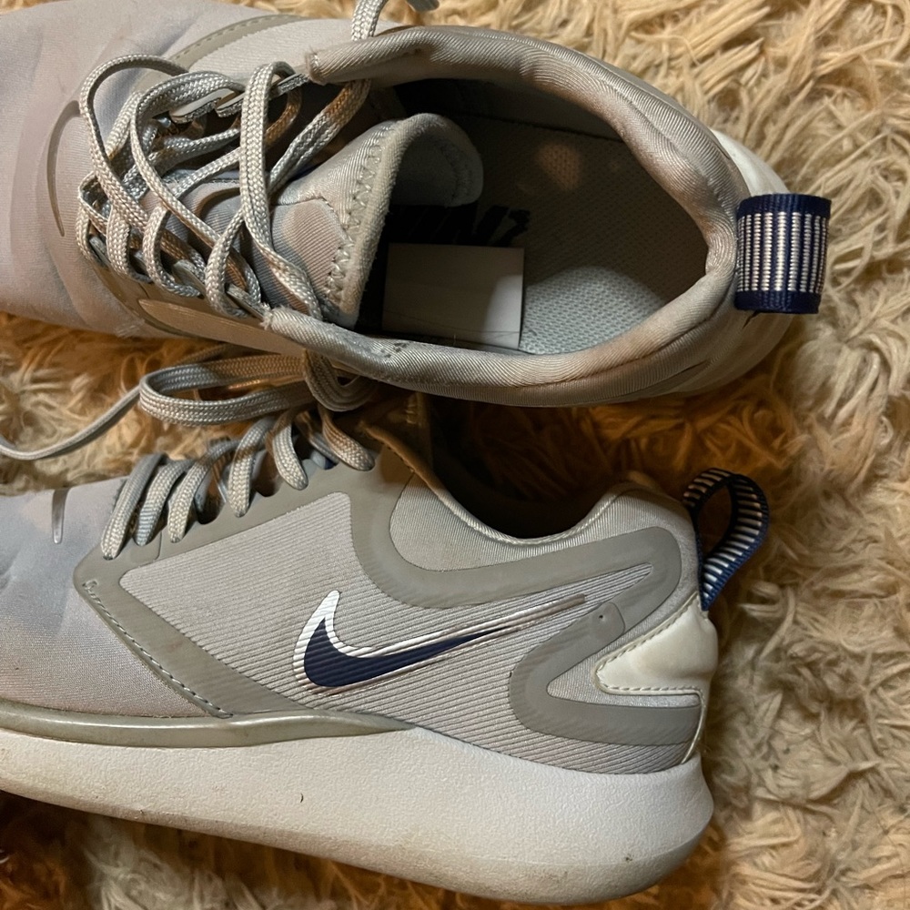Gym Nike. Good condition and comfy